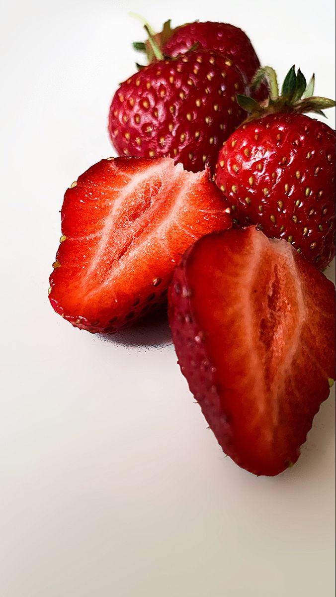 Berry Bounty: Fresh Farm-Picked Delights